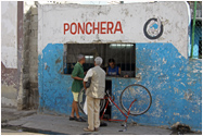 Innenansichten Kuba`s: Reifenflickwerkstatt - Foto-Ausstellung von Peter Wiedenmann