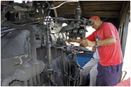 Innenansichten Kuba`s: Dampflokomotive in Fahrt