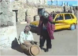 Luise Jost beim Tpfern auf Djerba in Tunesien